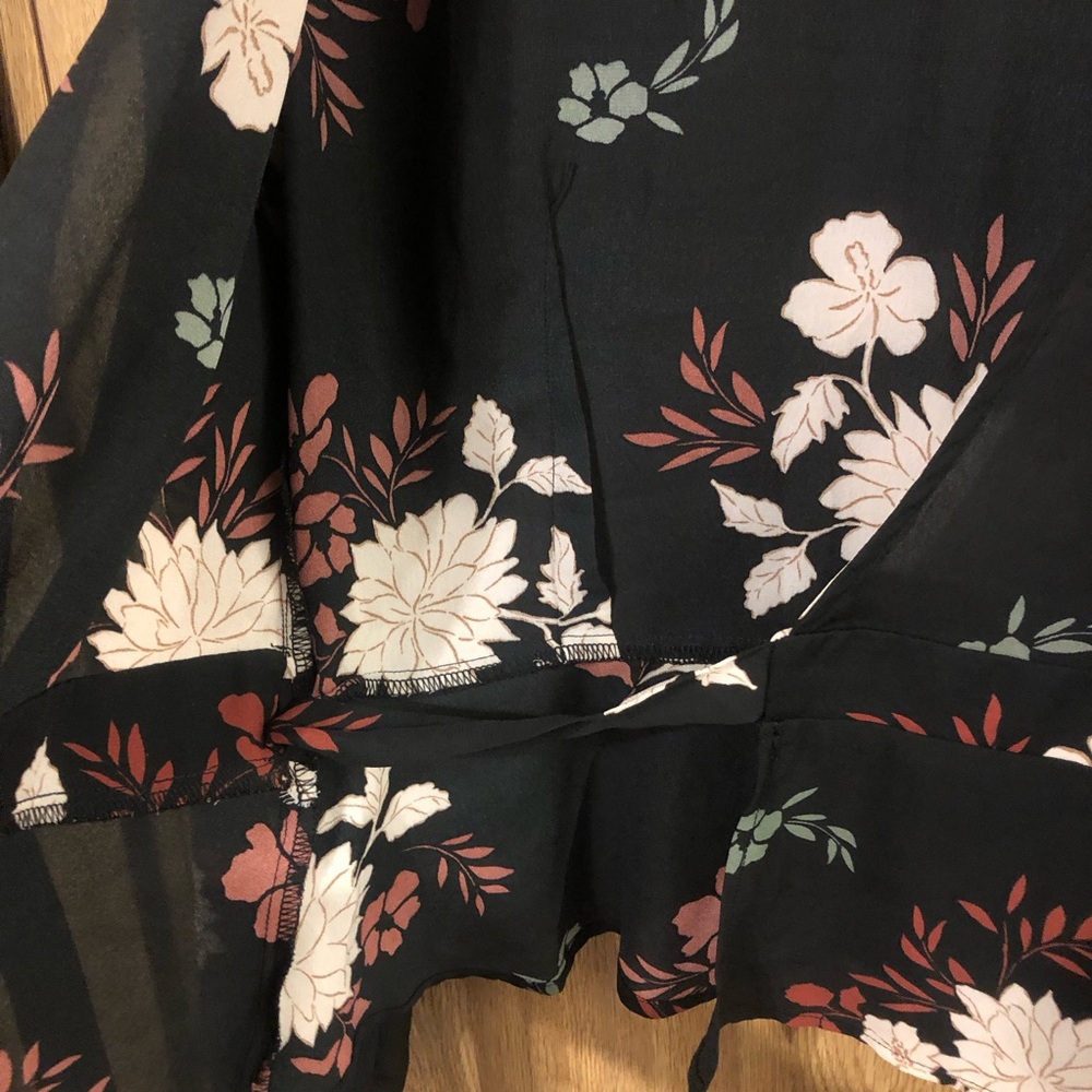 Forever 21 Black Floral Wrap Blouse with Cream & Rust Flowers - Picture 4 of 6